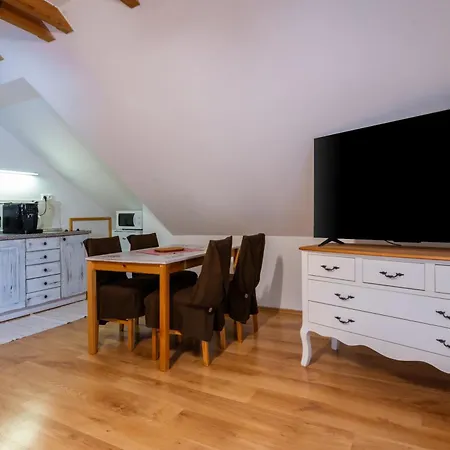 Apartment Apartmanica Fairy Tale, Jasna - Tale- Myto Pod Dumbierom, 3 In 1 House, Fireplace, Free Parking Horna Lehota