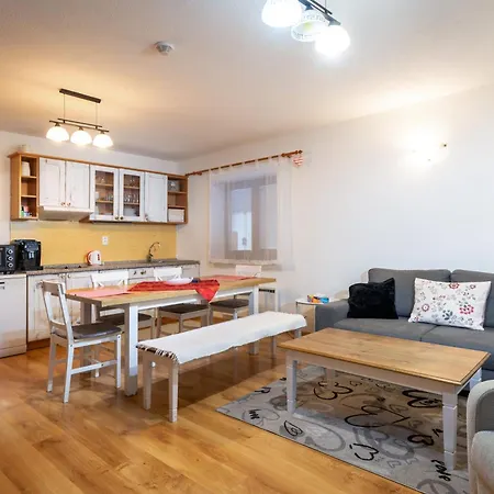 Apartment Apartmanica Fairy Tale, Jasna - Tale- Myto Pod Dumbierom, 3 In 1 House, Fireplace, Free Parking