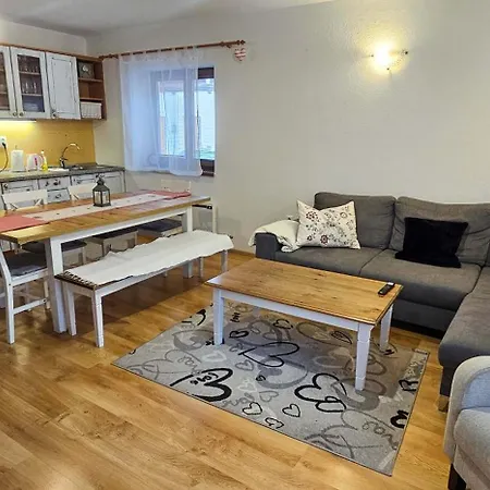 Apartment Apartmanica Fairy Tale, Jasna - Tale- Myto Pod Dumbierom, 3 In 1 House, Fireplace, Free Parking